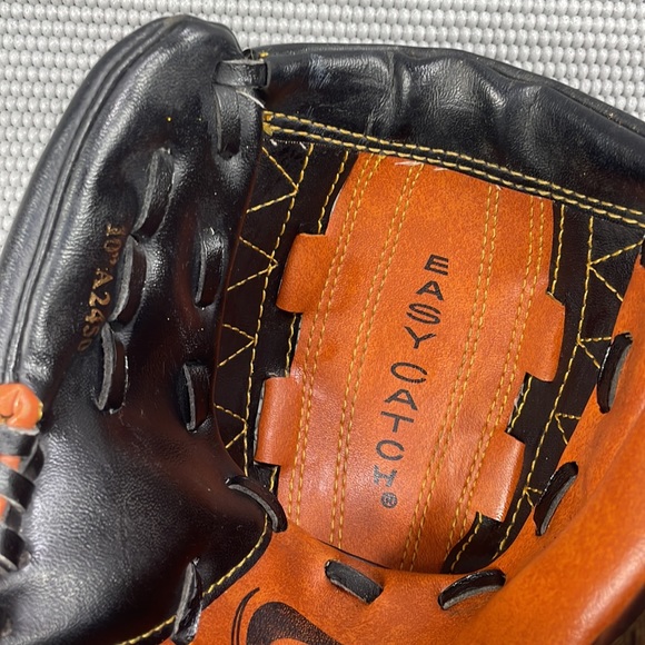 Wilson Other Wilson Easy Catch Youth Baseball Glove Model A2450 Rht